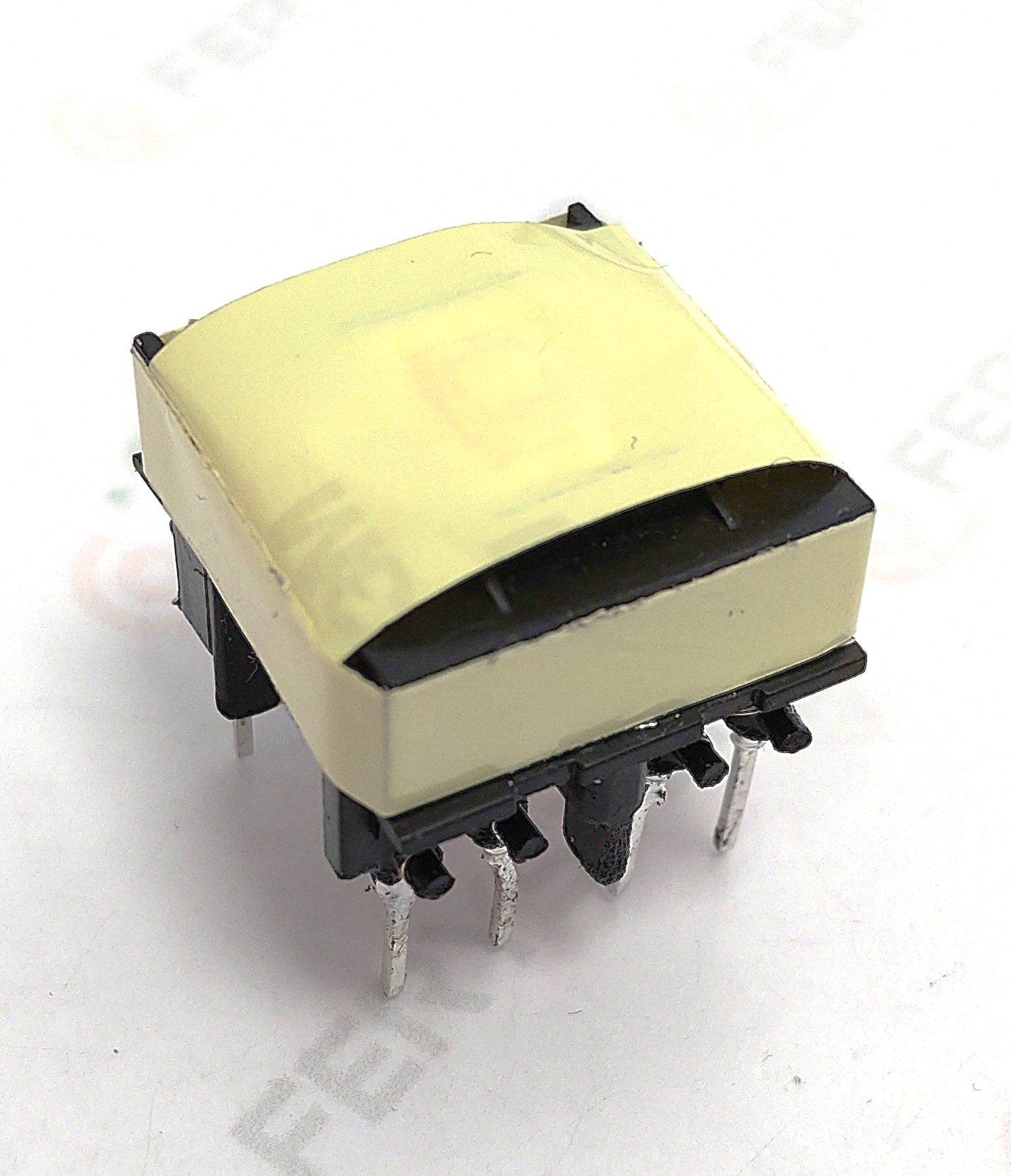 Flux-band oraz rdzeń ukryte pod trzywarstwową taśmą 3M 1350T-1 - teraz żaden palec probierczy ani sąsiadujące elementy nie są wystawione na napięcie sieciowe.