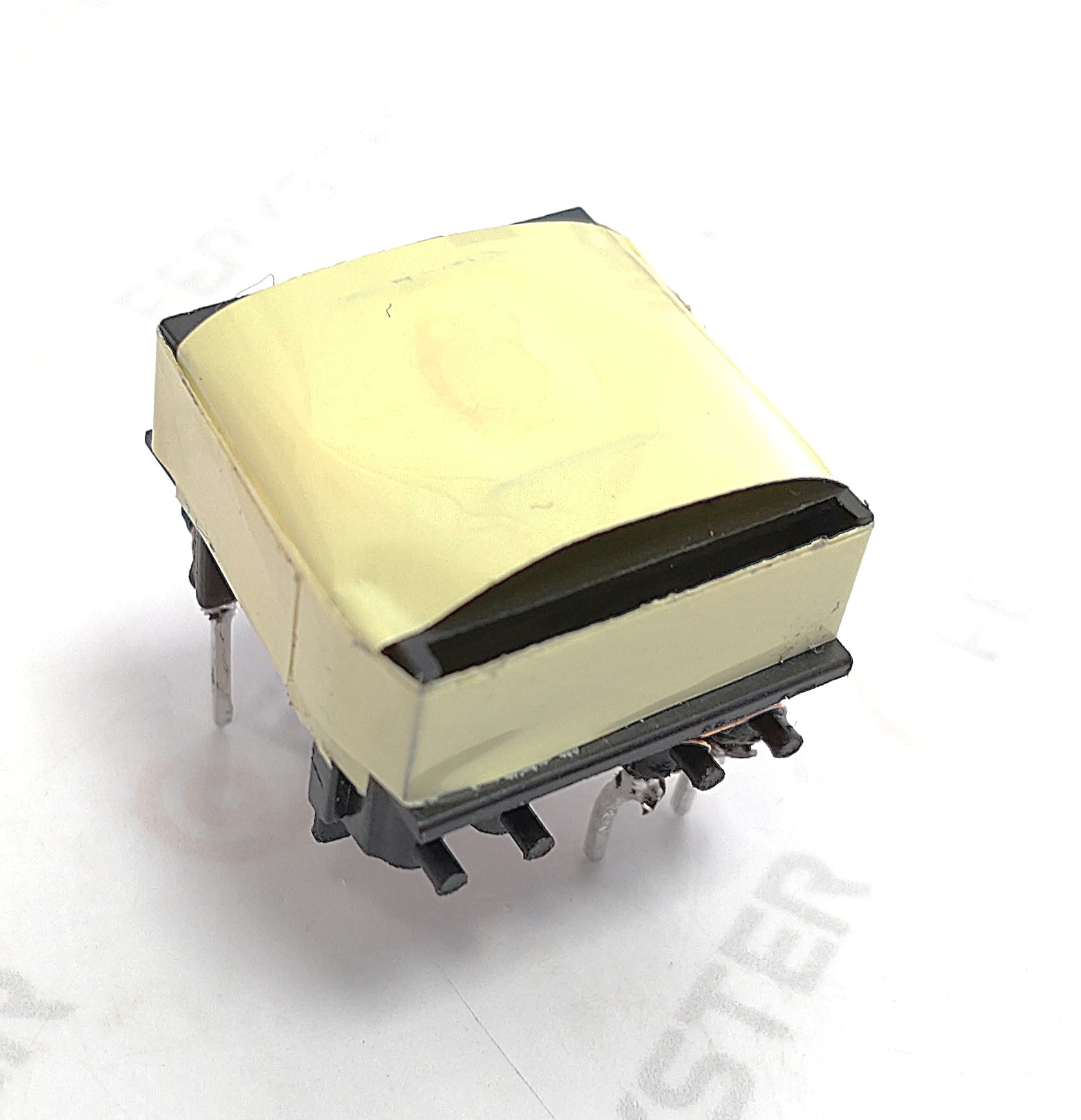 Flux-band oraz rdzeń ukryte pod trzywarstwową taśmą 3M 1350T-1 - teraz żaden palec probierczy ani sąsiadujące elementy nie są wystawione na napięcie sieciowe.